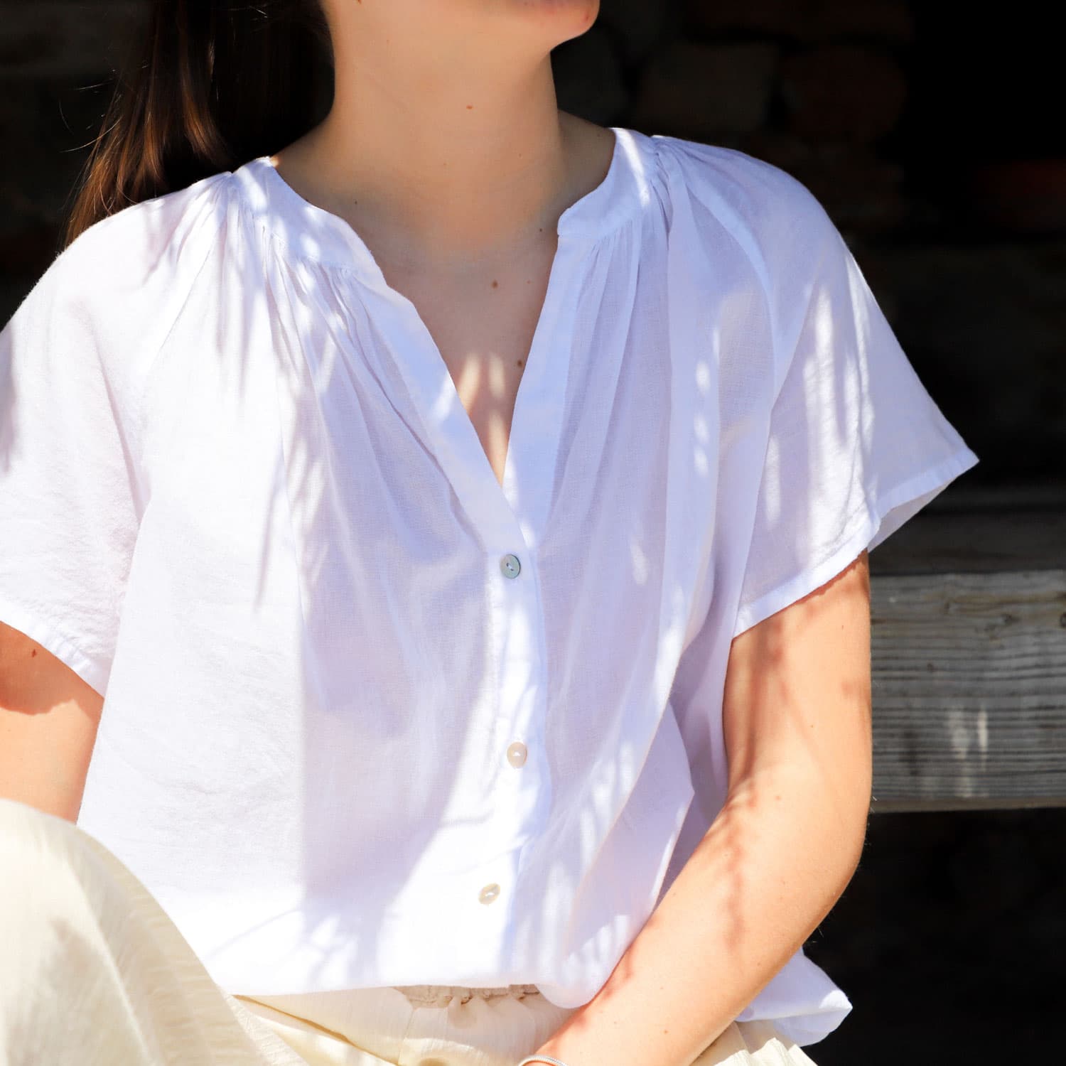 alessandra-shirt-women-ss-s001-white-02_c71d8c61-612f-49bf-88c7-8ac15f43ff7e.jpg