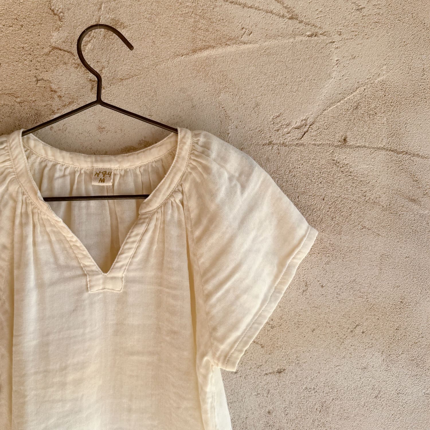 carla-shirt-kids-ds-s000-natural-02_09c833fc-41f8-4f1d-9c9e-66037ea1e5ad.jpg