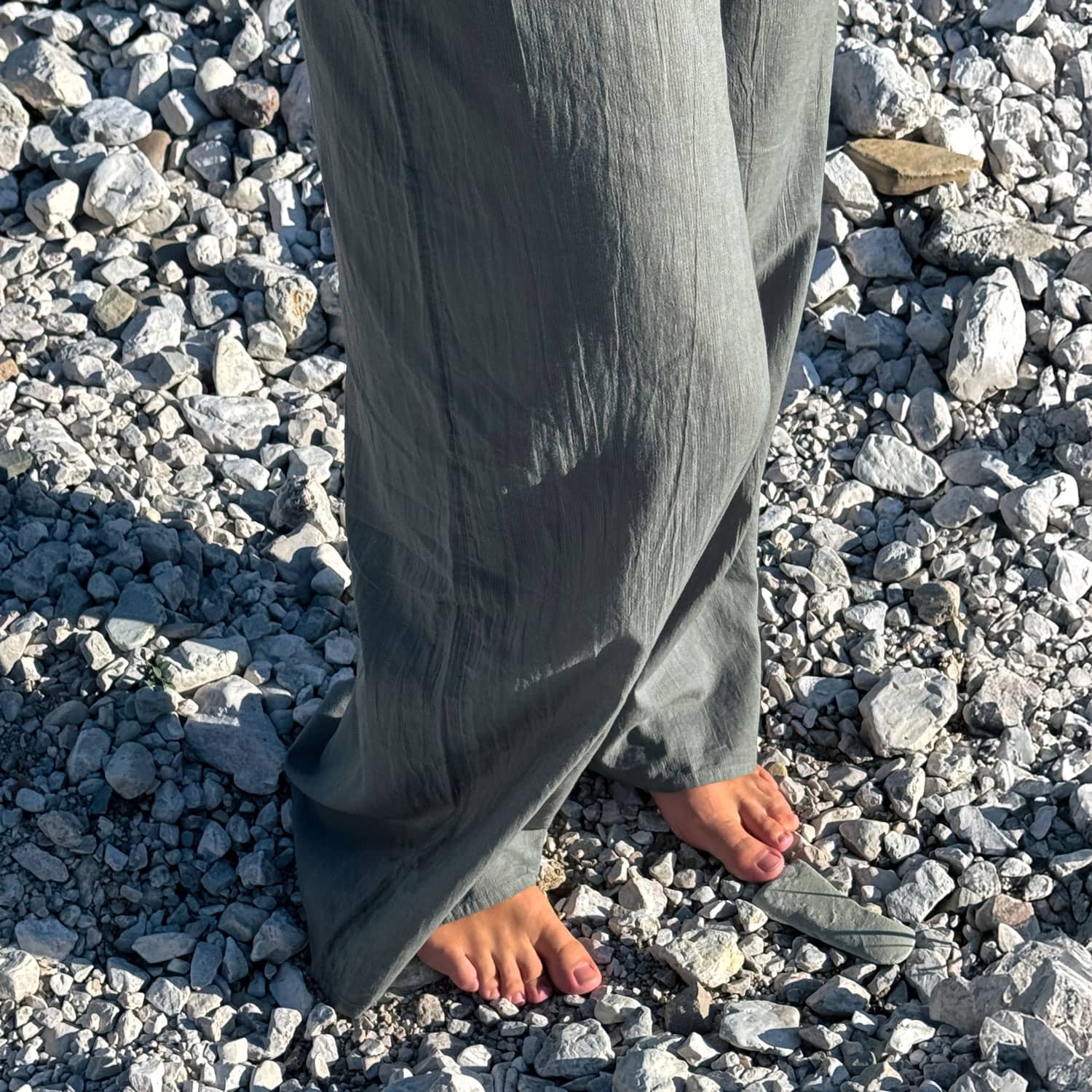 dobby-pants-women-cd-s032-ice-blue-08_f380e684-af45-4919-8314-abe0e6d86f50.jpg