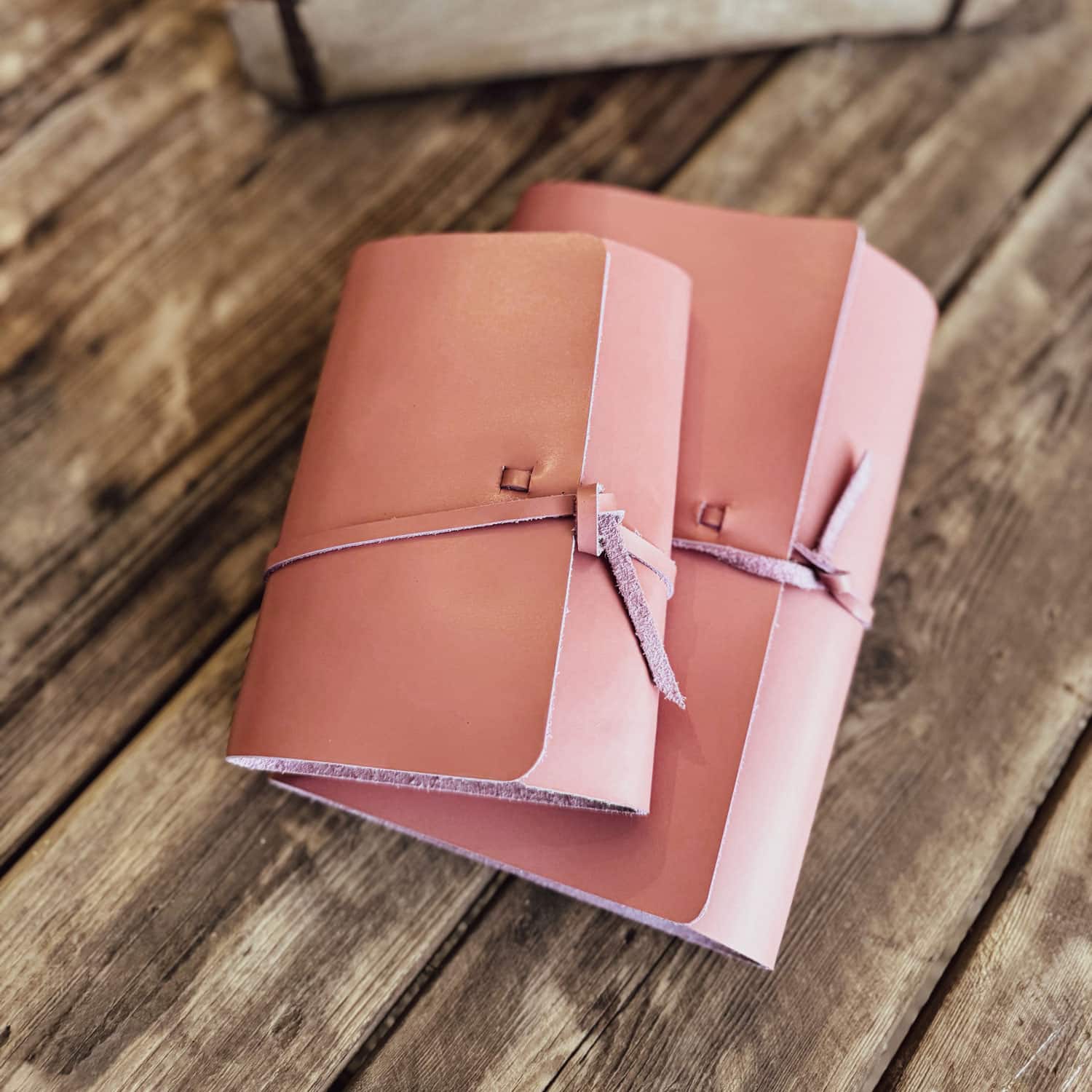 leather-journal-s007-dusty-pink-02_31a162c7-b367-49dc-9b13-fdc21af54814.jpg