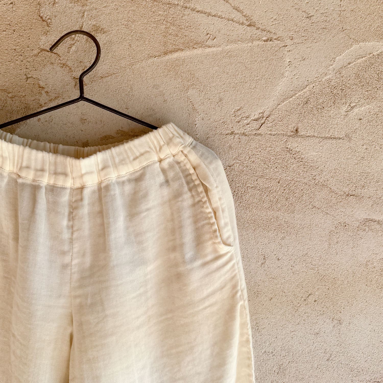 maya-pants-kids-ds-s000-natural-03_e68b7557-c971-4600-ac88-9be824dff26e.jpg